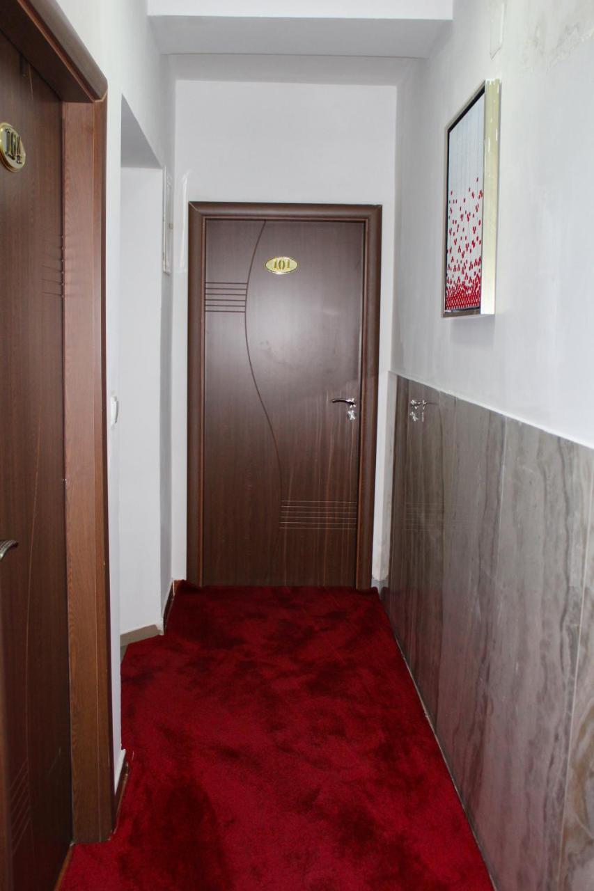 פרישטינה Hotel Kika מראה חיצוני תמונה